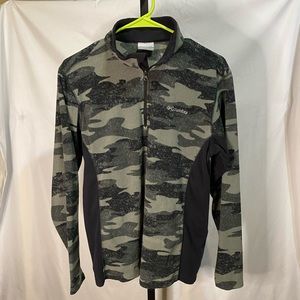 Columbia Men’s Unisex zippered shirt.  Size Small